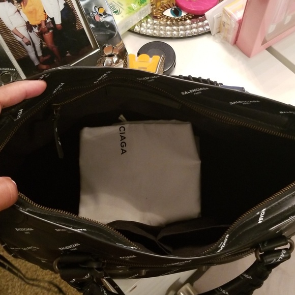 SOLD ON I G Balenciaga bag - Picture 7 of 8